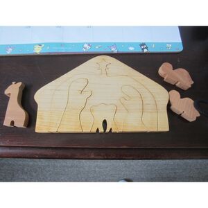 5 piece  SOLID WOOD  NATIVITY  PUZZLE PLUS 3 ANIMALS .  9" WIDE 5" HIGH.